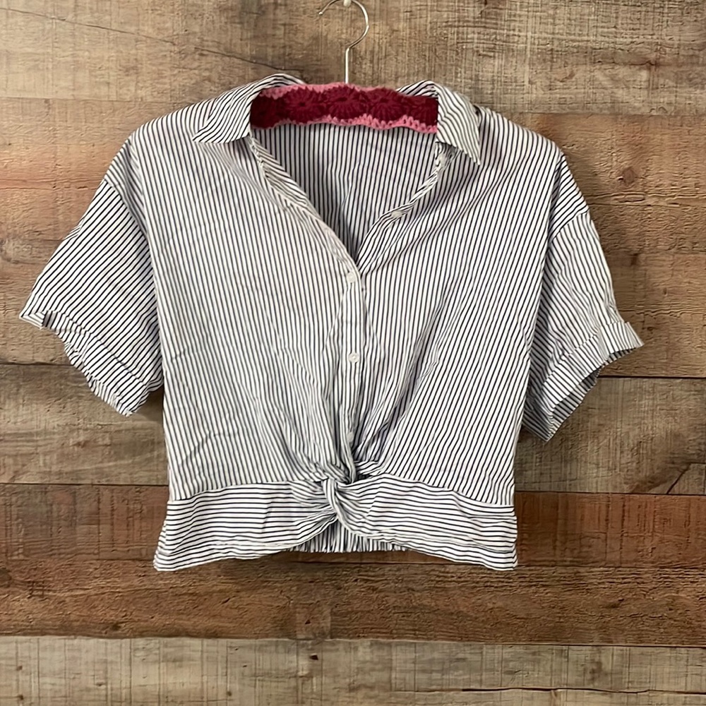 Express Striped Button Crop Top